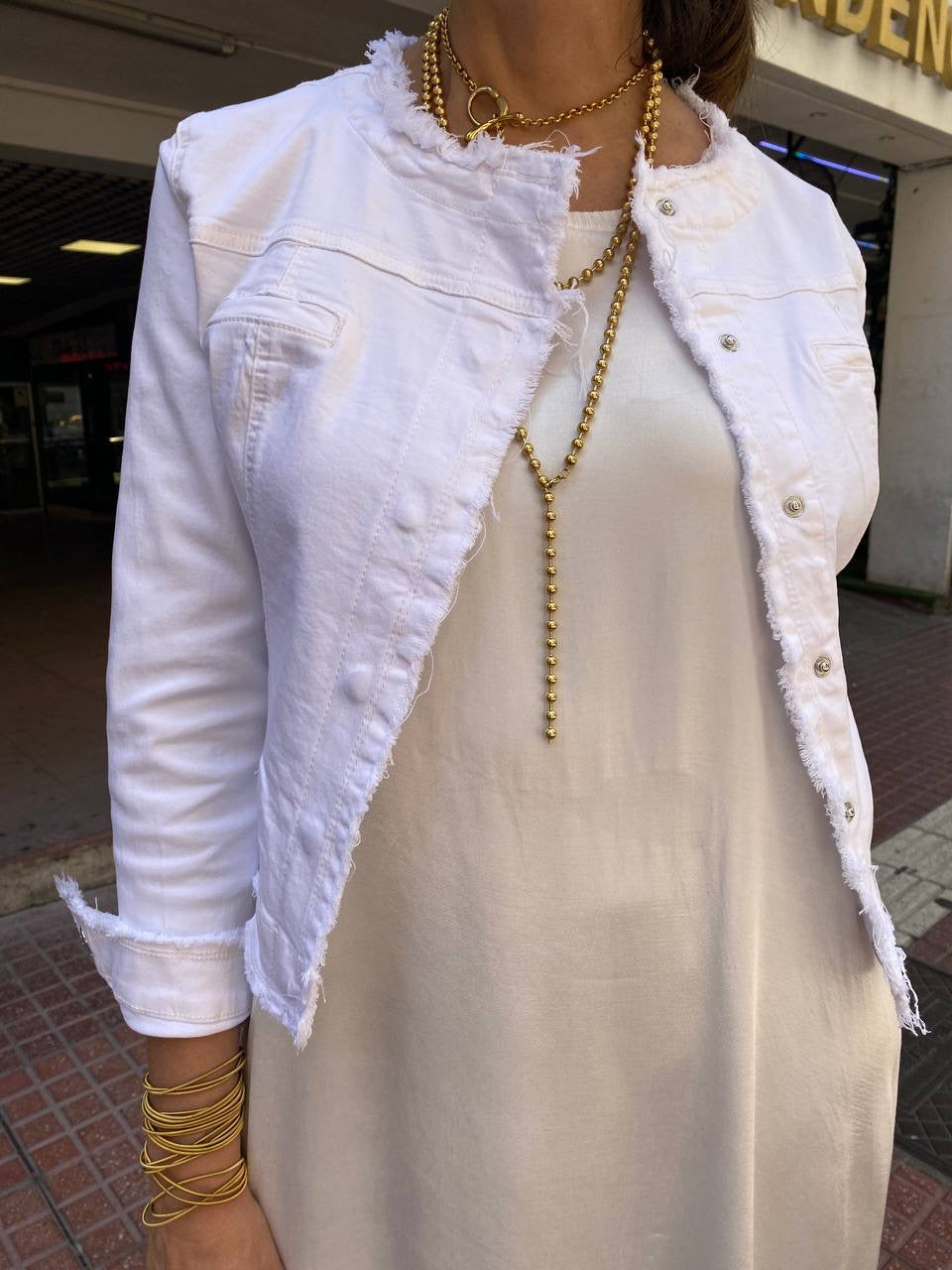 Chaqueta vaquera acabado desflecado DONDOLA