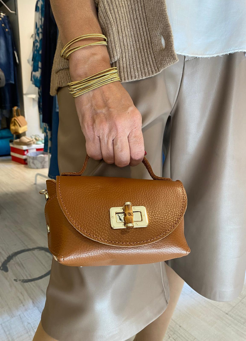 Bolso piel tamaño mini cadena metálica dorada DONDOLA