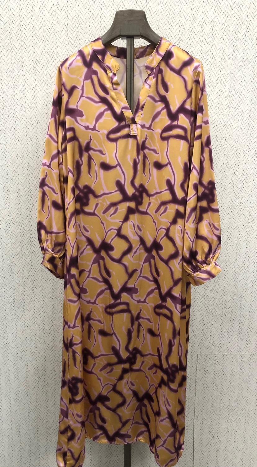 Vestido túnica satinado escote pico trazos DONDOLA