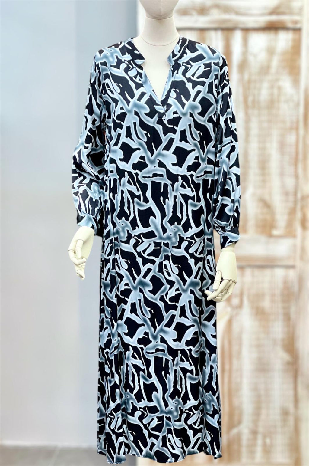 Vestido túnica satinado escote pico trazos DONDOLA