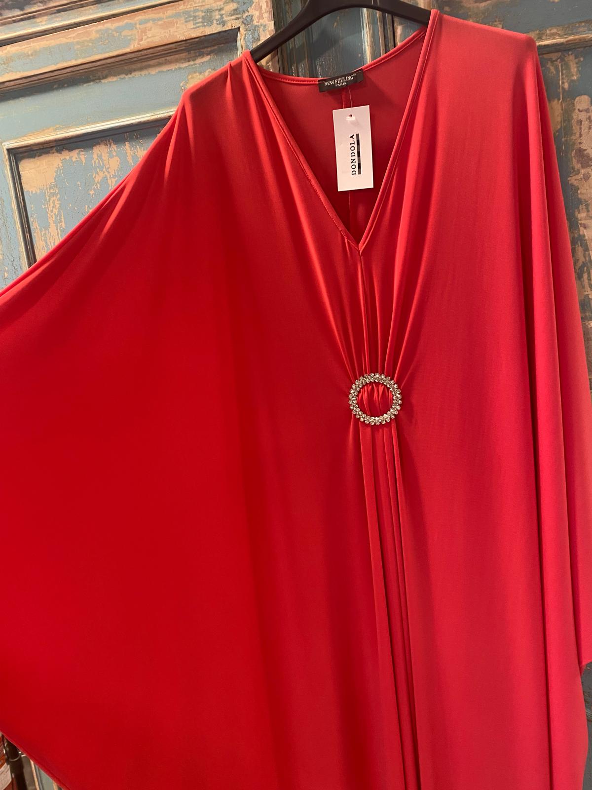 Vestido amplio coral broche brillos DONDOLA