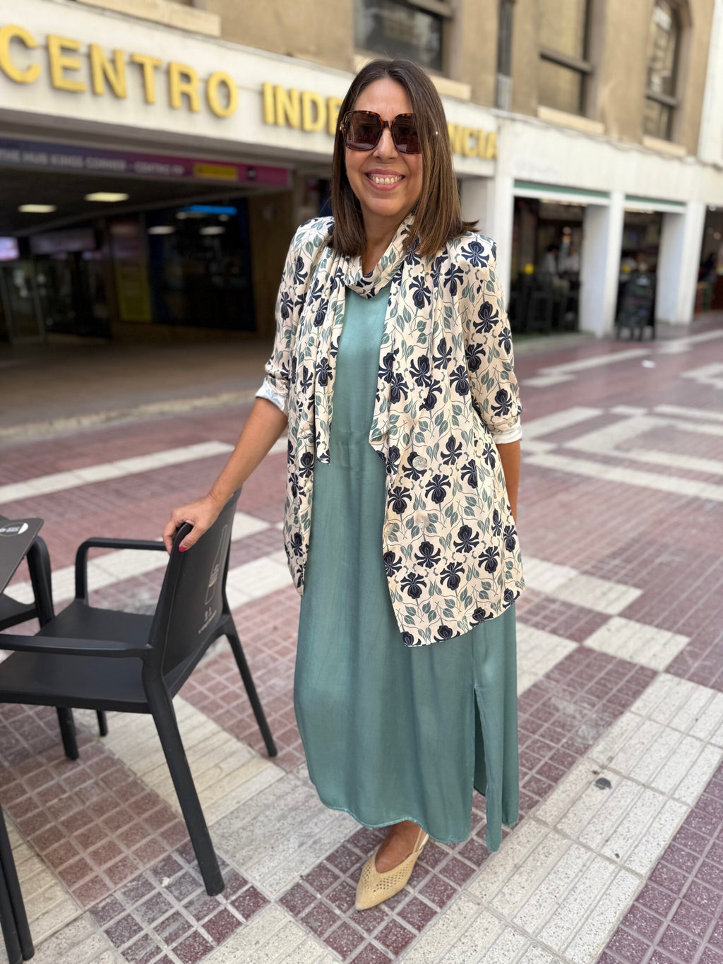 Blazer fluida satinada estampado floral doble botonadura DONDOLA