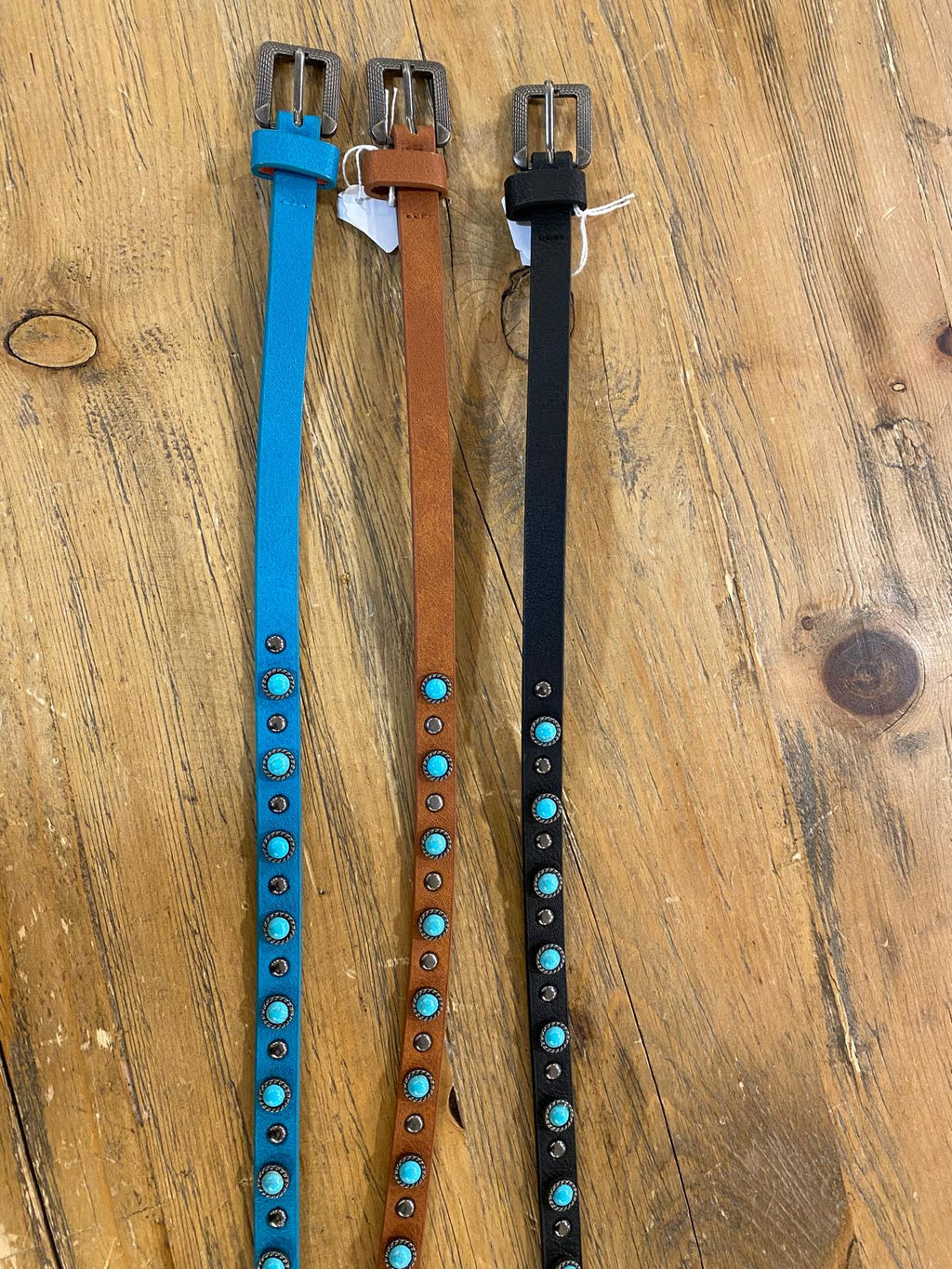 Cinturón fino tachuelas y turquesas DONDOLA