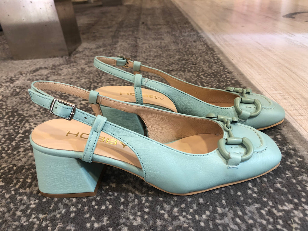 Salón piel tacón medio en verde agua “Hobby”