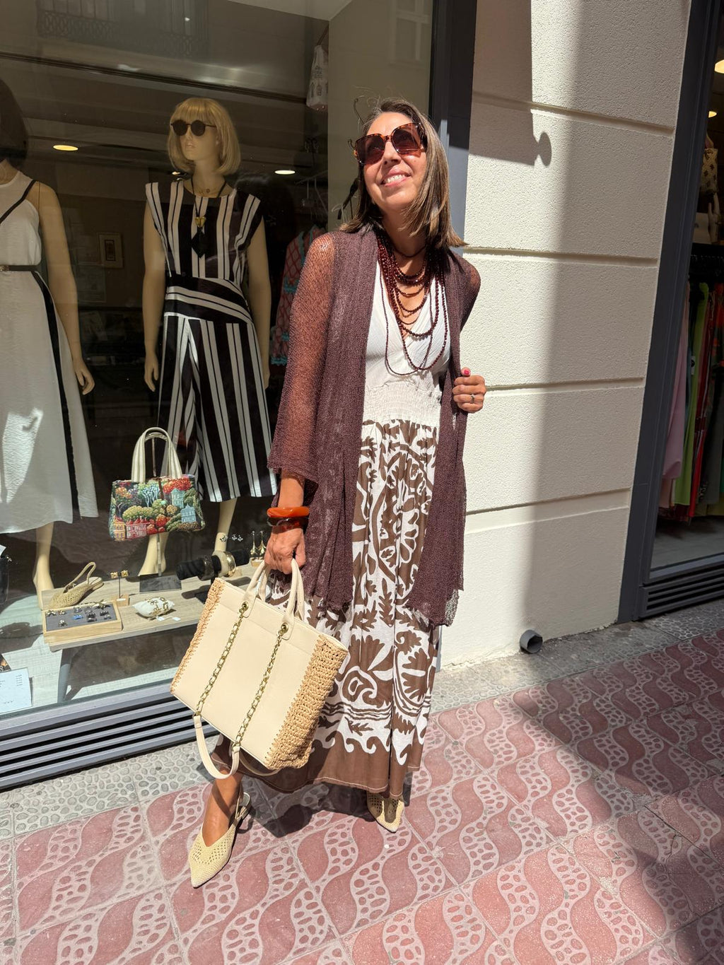 Vestido escote pico estampado chocolate DONDOLA