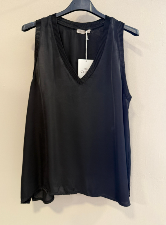 Top satinado escote pico acabado rib