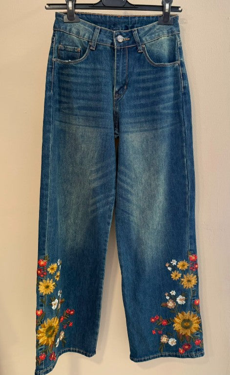 Vaquero bajo floral bordado