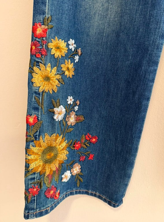 Vaquero bajo floral bordado