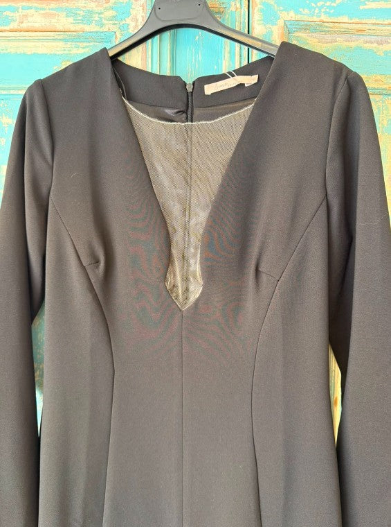 Vestido Negro Con Escote Malla