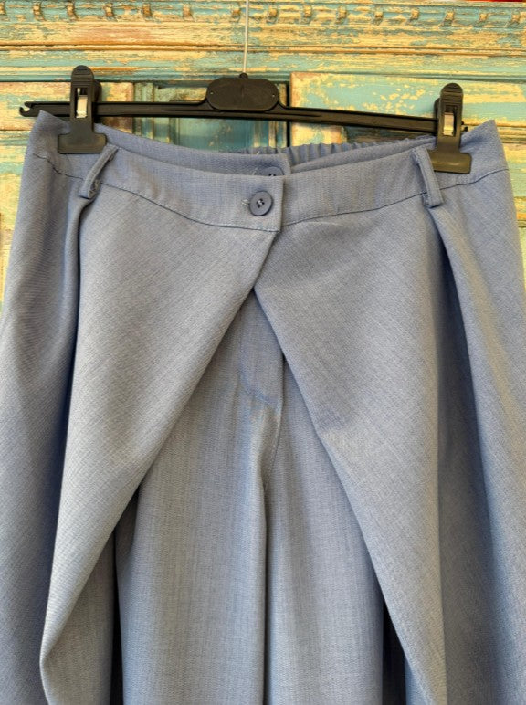 Pantalón cruzado pinzas marcadas dos botones