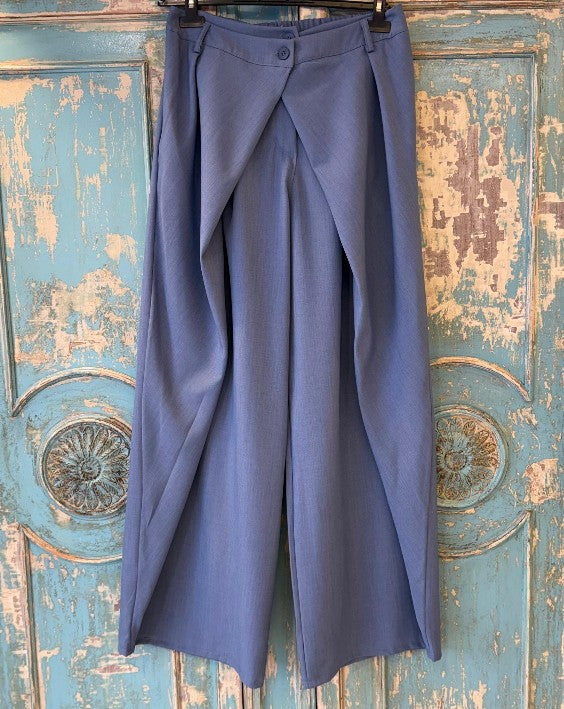 Pantalón cruzado pinzas marcadas dos botones