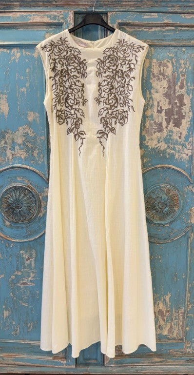 Vestido largo bordados sin mangas
