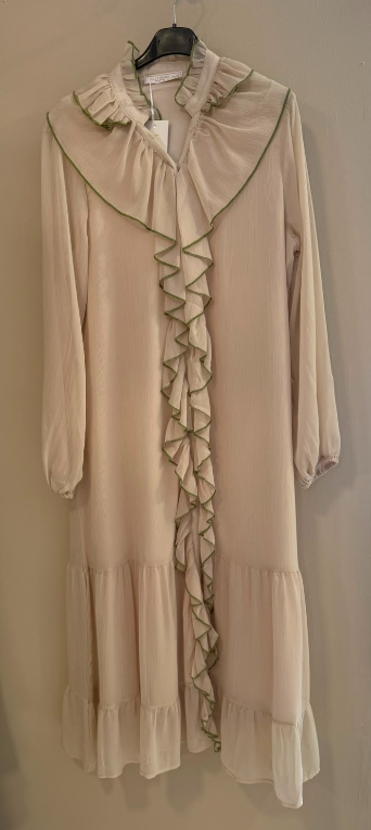 Vestido Largo Con Volante Central