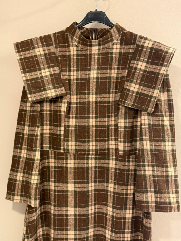 Vestido De Cuadros Con Cuello Perkins