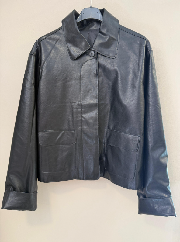 Chaqueta Efecto Piel Con Botones