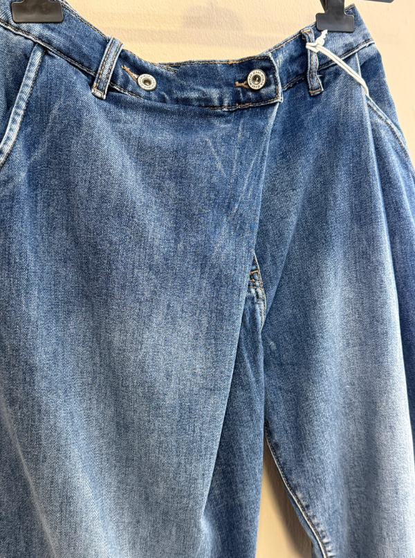 Pantalón Denim Botón Cruzado