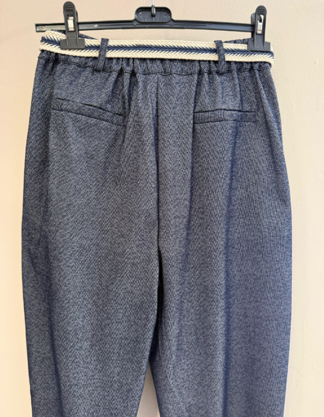 Pantalón Con Pinzas y Cinturón Trenzado