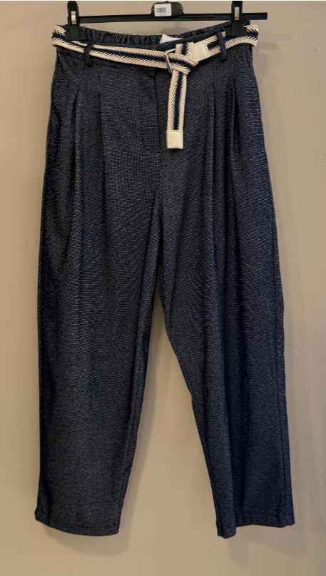 Pantalón Con Pinzas y Cinturón Trenzado