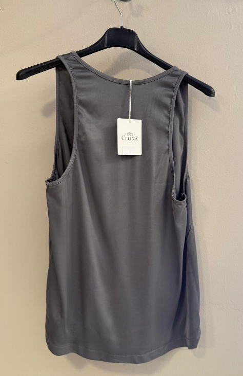 Top satinado gris escote pico