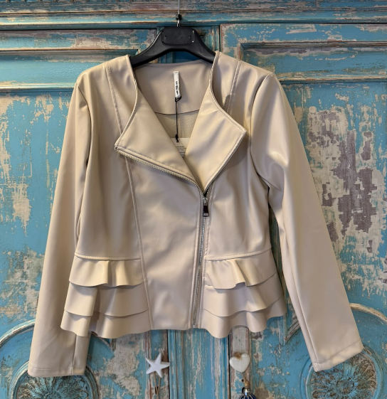 Chaqueta Biker Con Volantes Efecto Piel