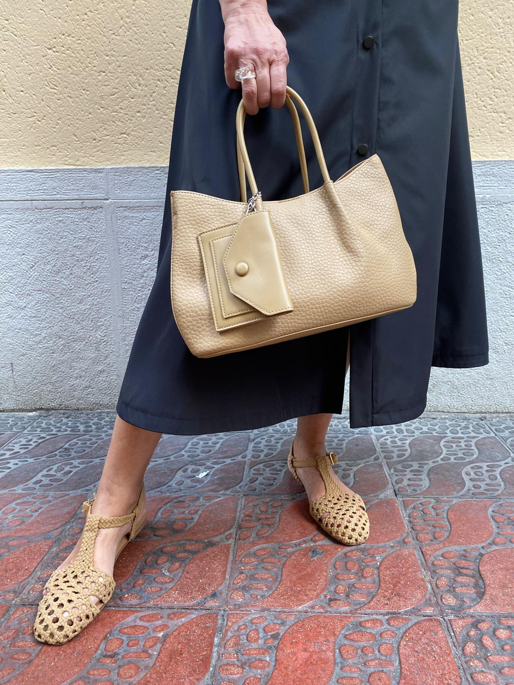 Cangrejera camel destalonada estilo trenzado CORINA