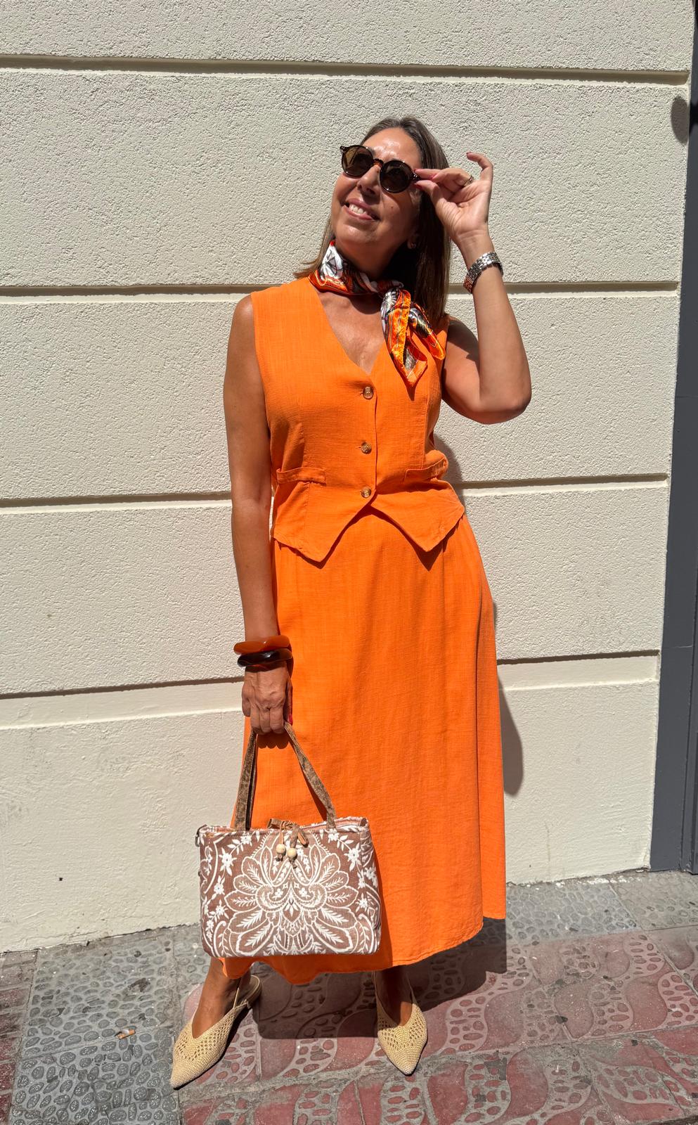Conjunto naranja chaleco y falda con lino DONDOLA
