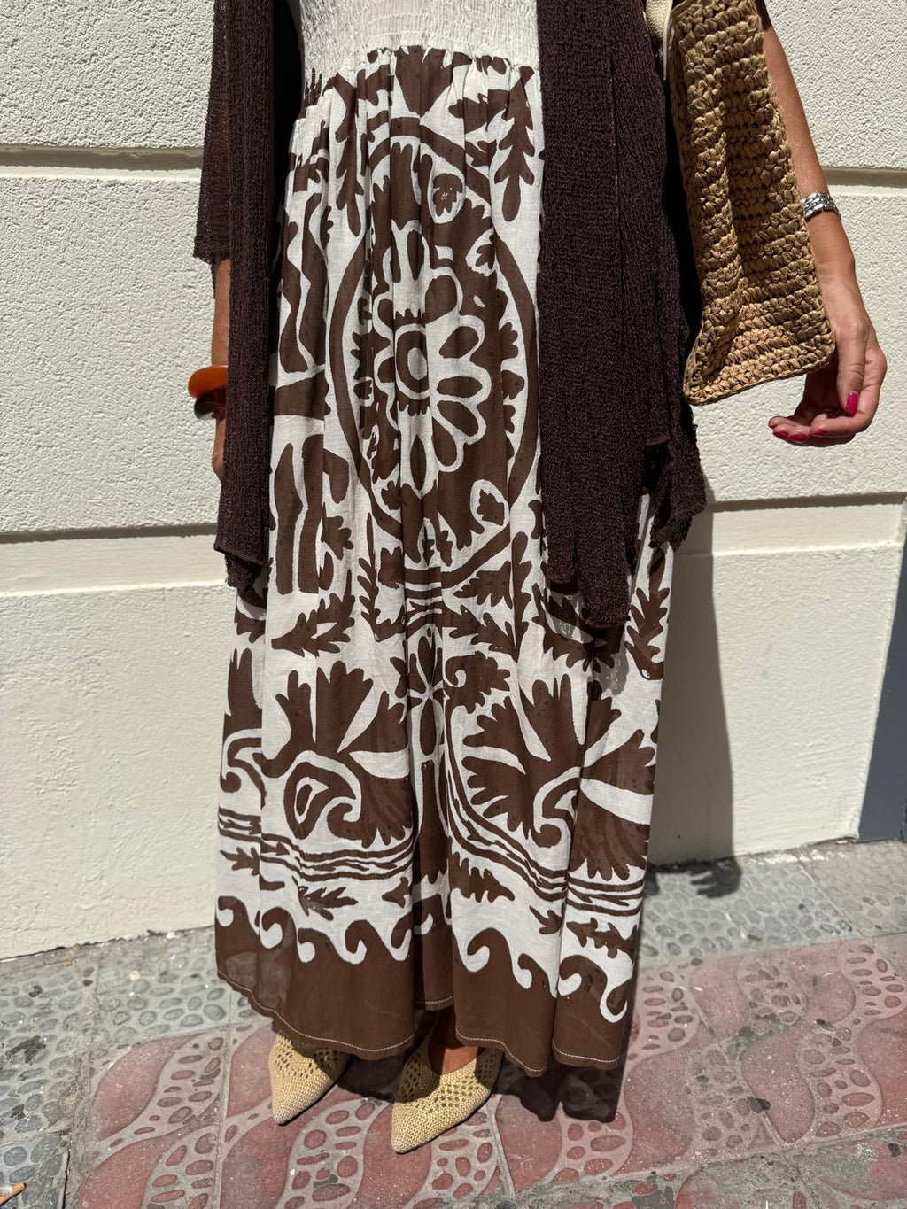 Vestido escote pico estampado chocolate DONDOLA