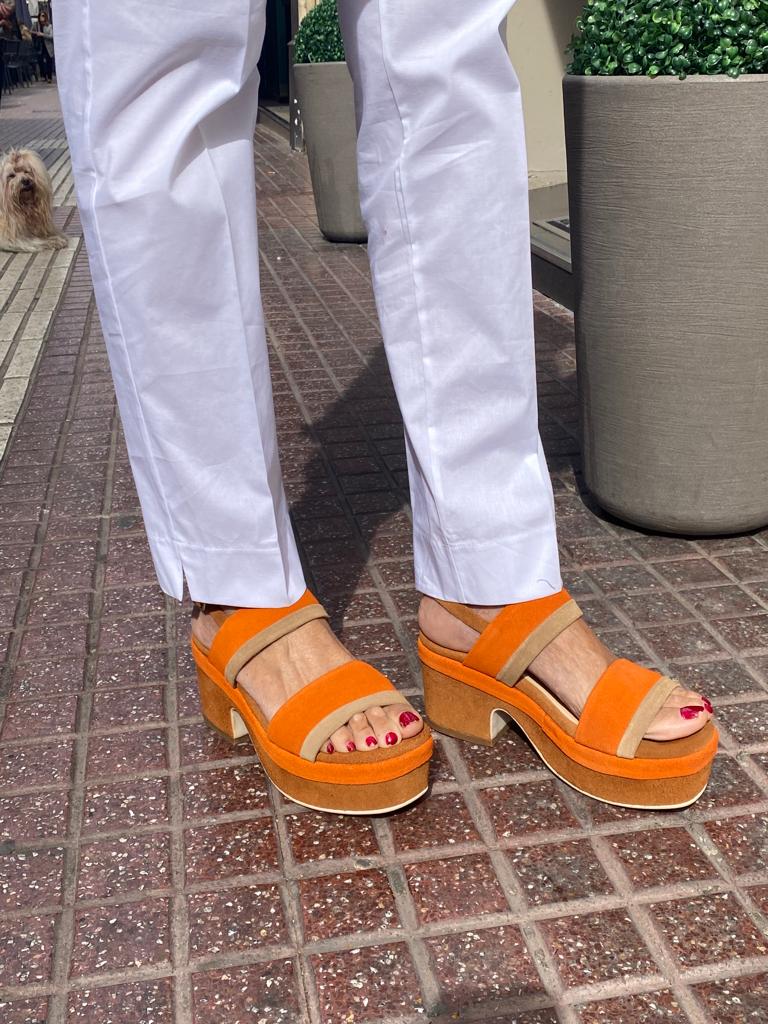 Sandalia piel plataforma combinada naranja y camel “Hobby”