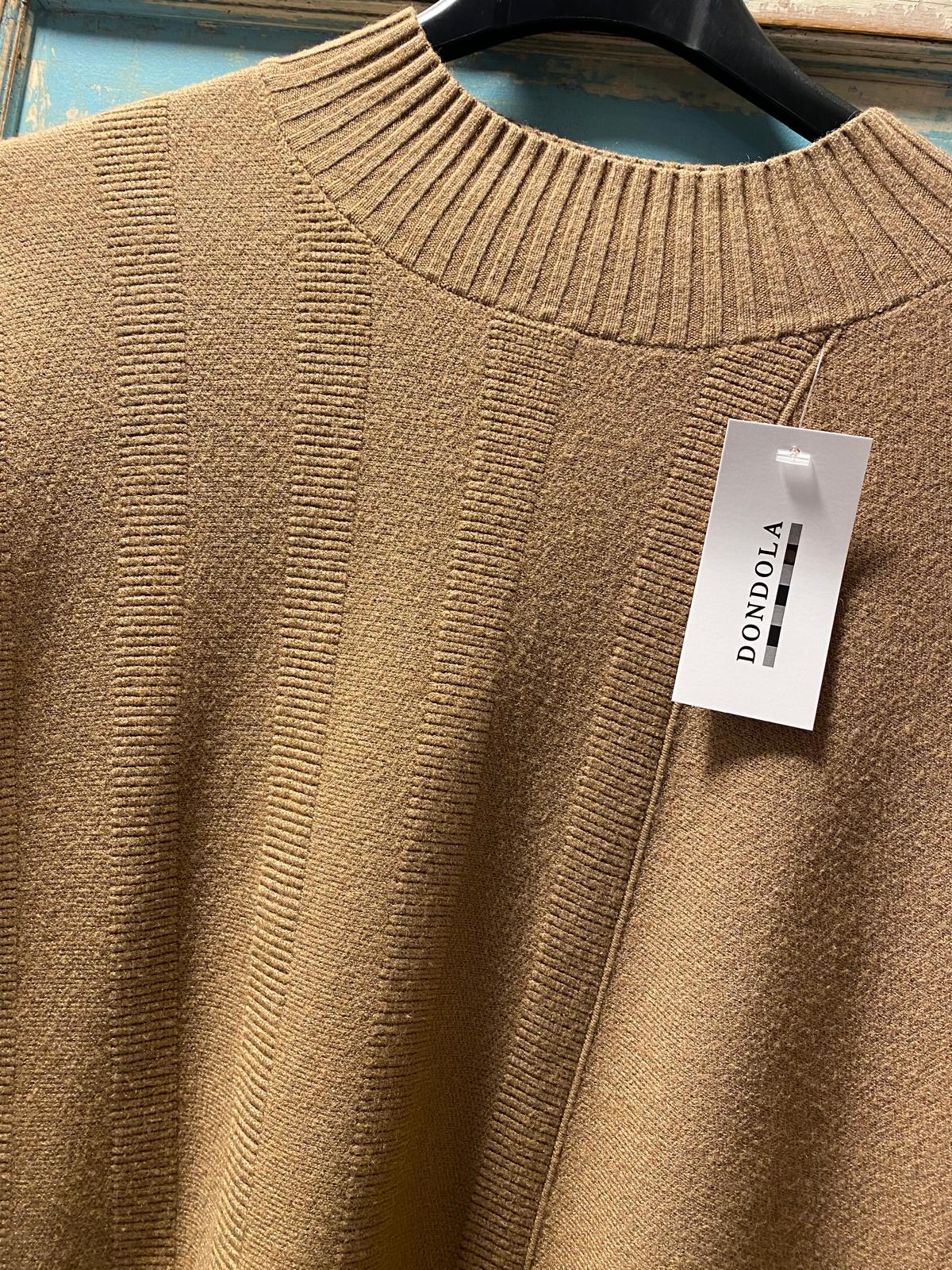 Jersey ancho bajo desigual detalle dibujo estriado DONDOLA