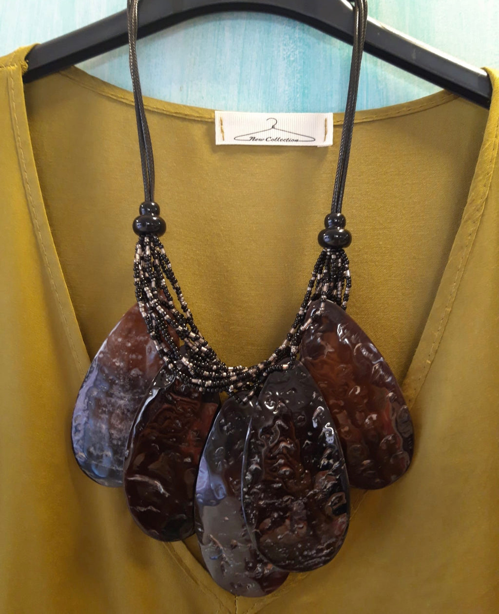 Collar resina y cuentas piezas ovaladas ALEX MAX