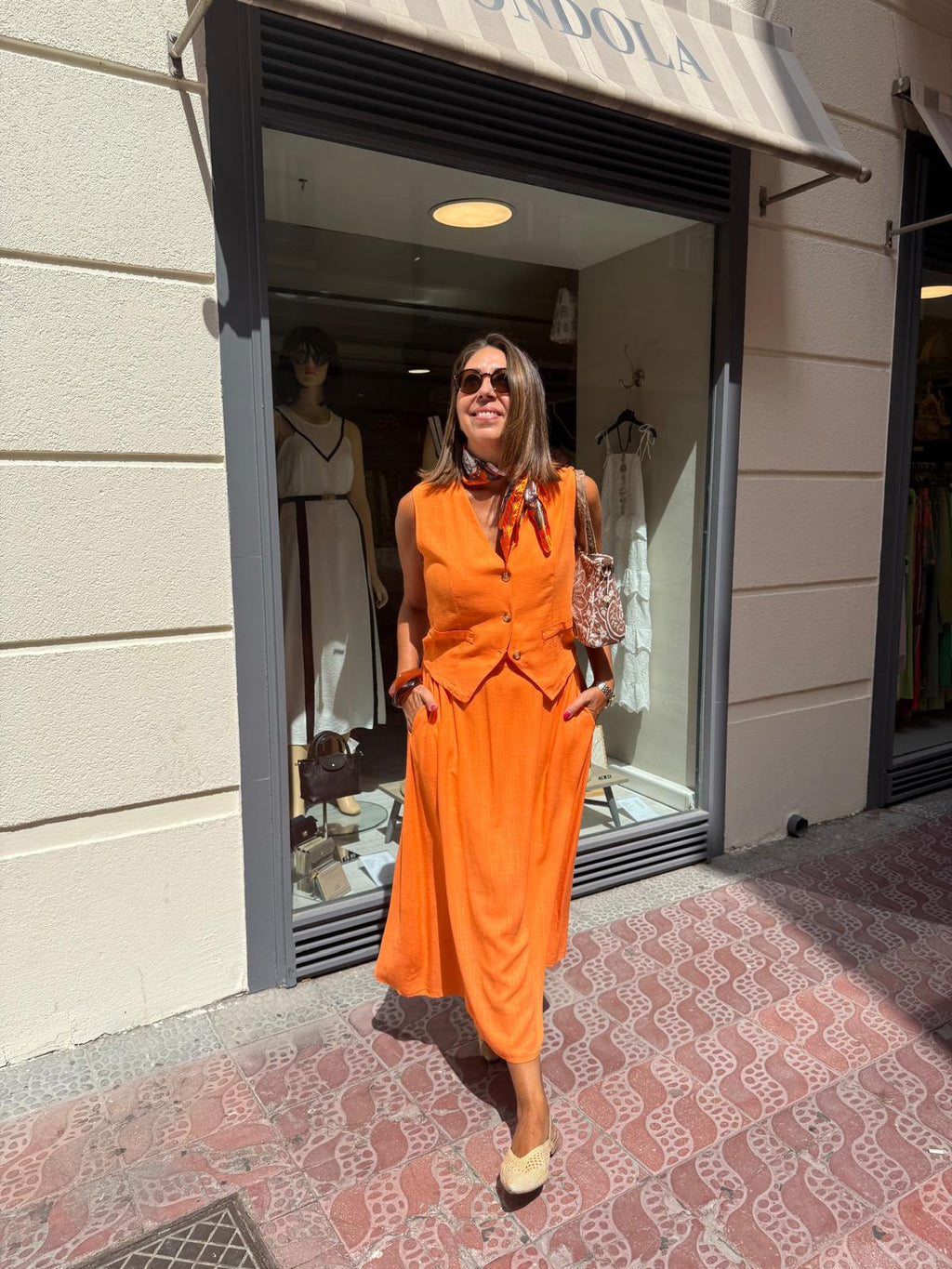 Conjunto naranja chaleco y falda con lino DONDOLA