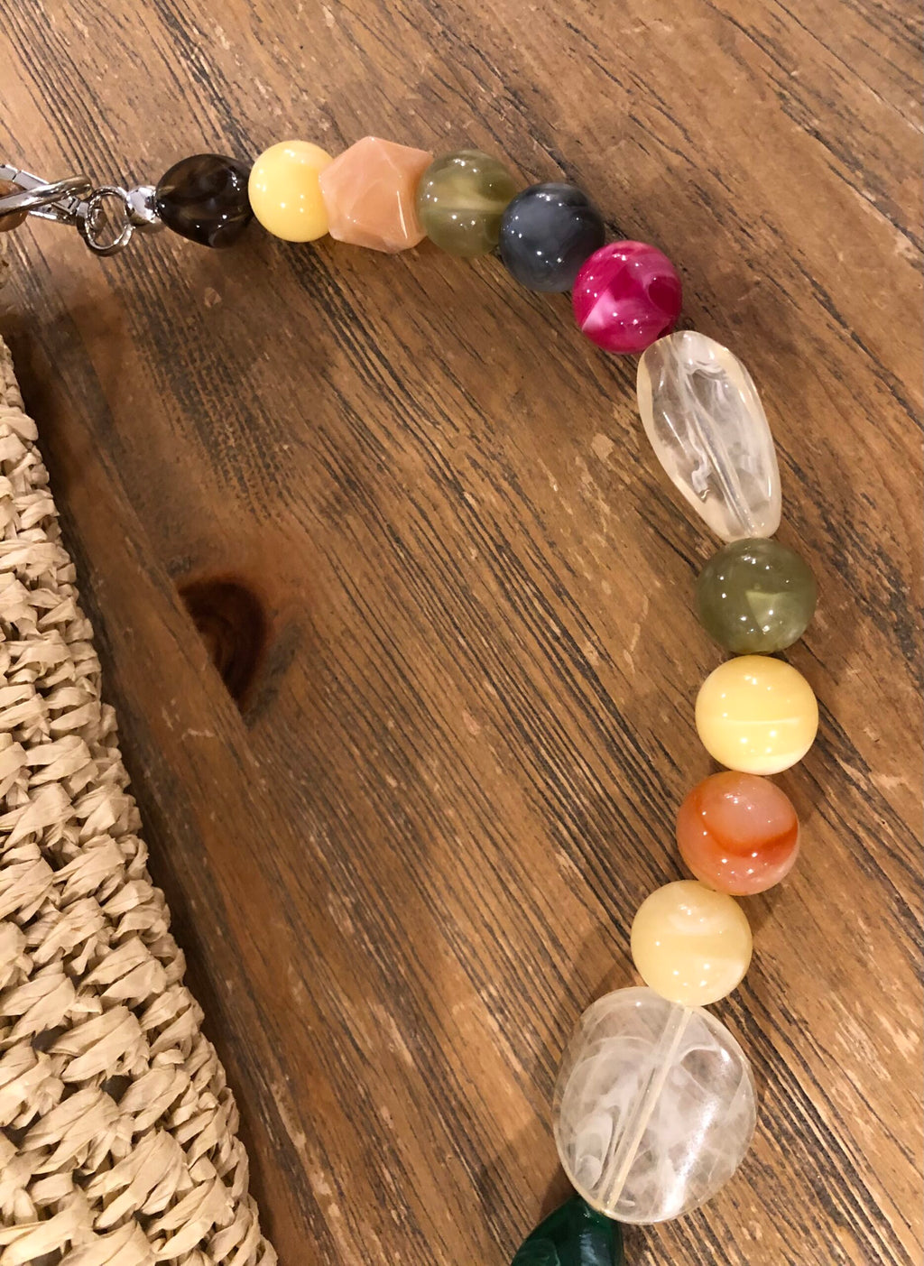 Bolso rectangular fibra natural asa piedras colores DONDOLA