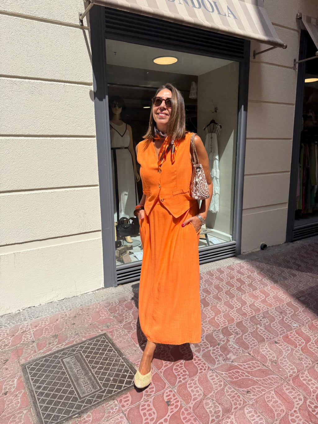 Conjunto naranja chaleco y falda con lino DONDOLA