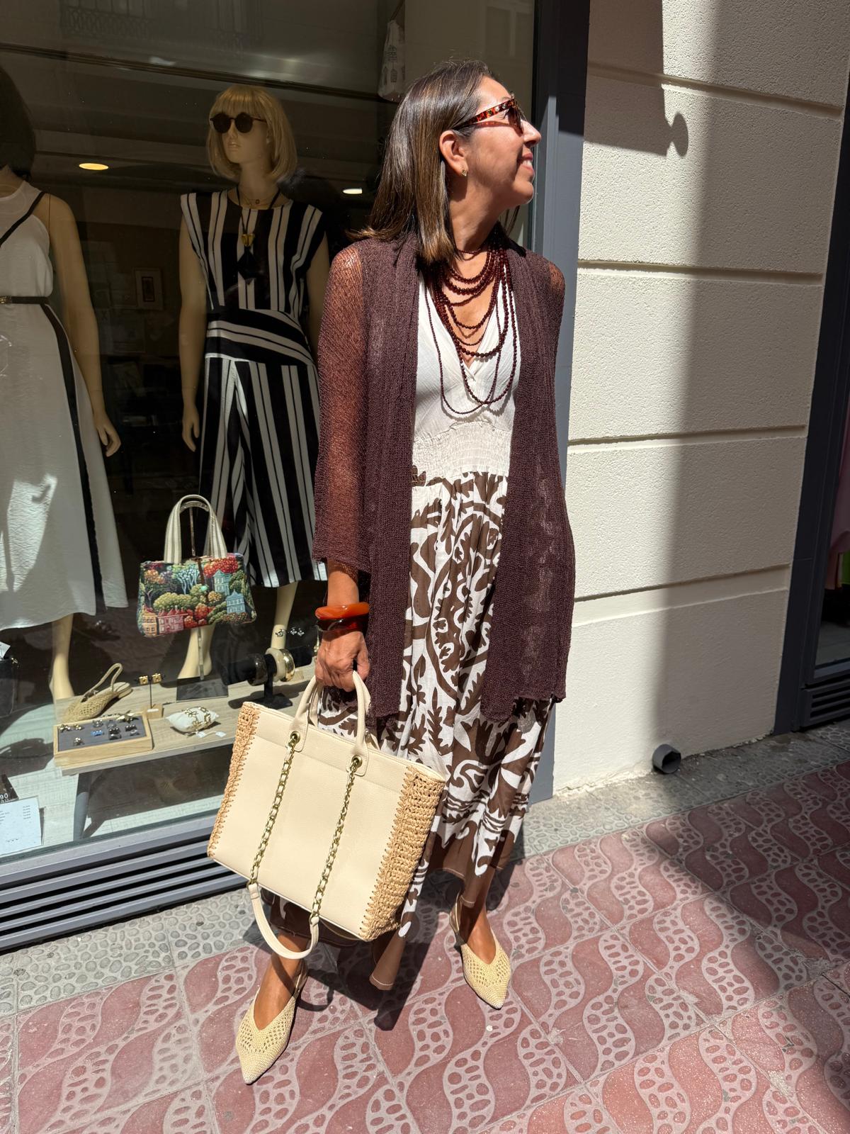 Vestido escote pico estampado chocolate DONDOLA