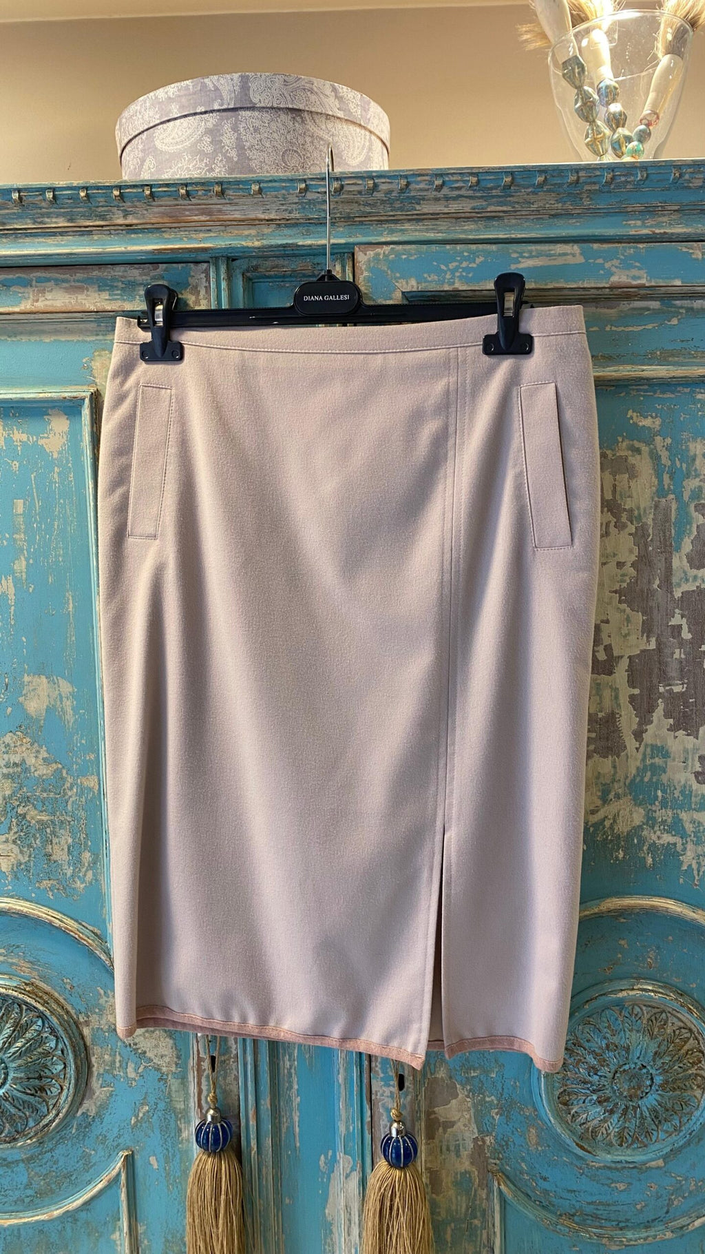 Falda recta abertura delantera