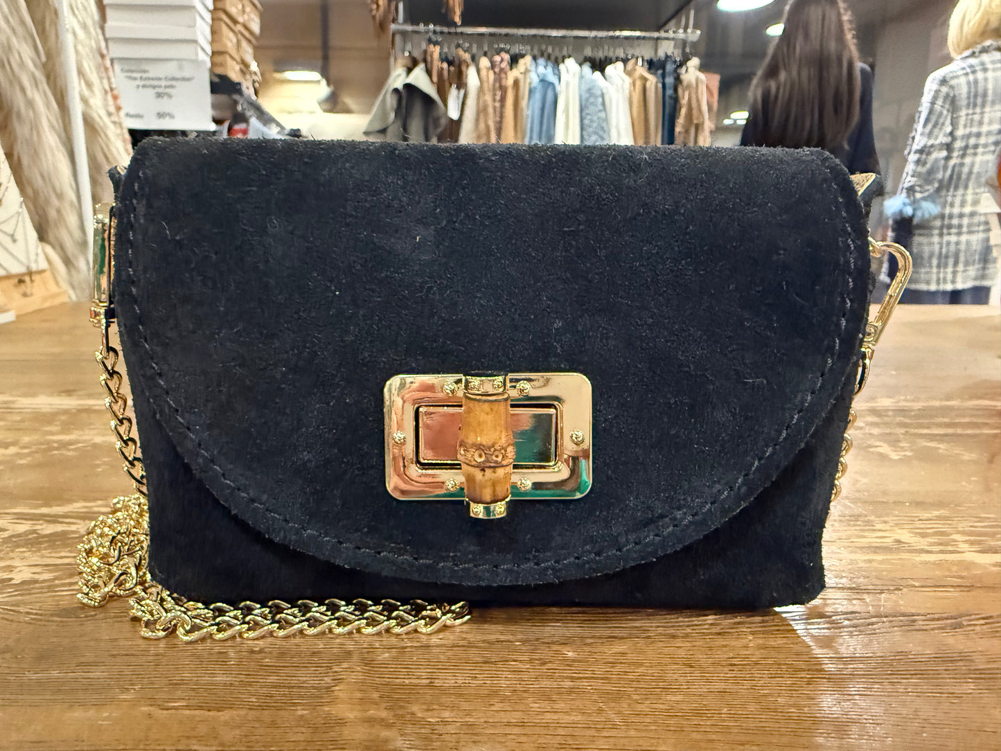 Mini Bolso de Piel con Cierre Dorado - Elegante y Compacto