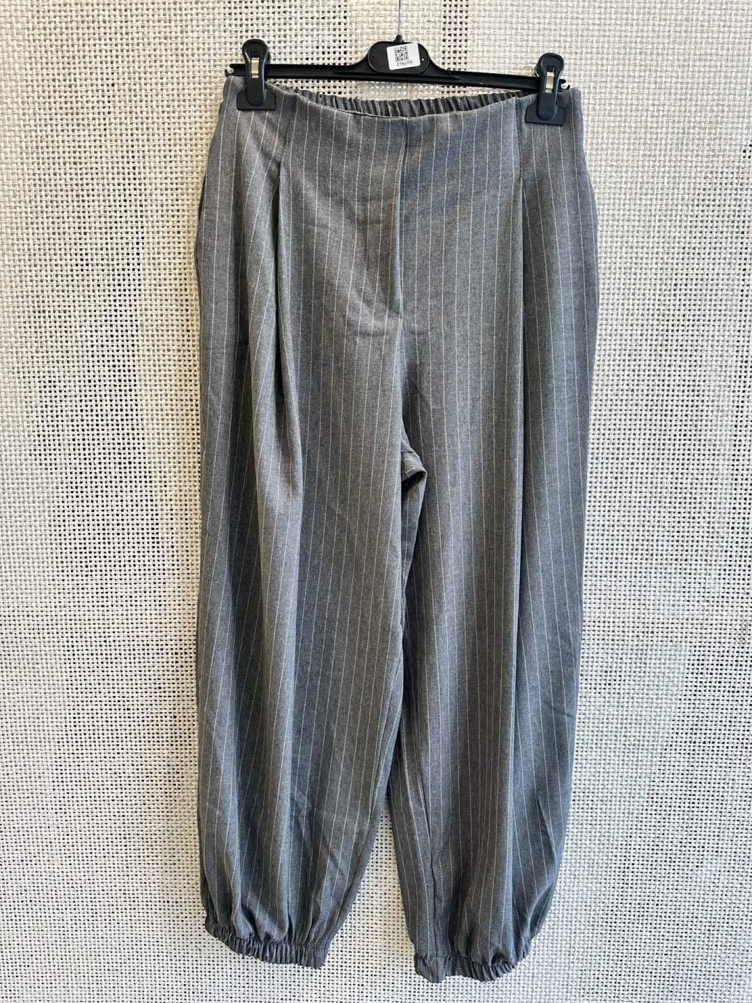Jogger pinzas con raya diplomática