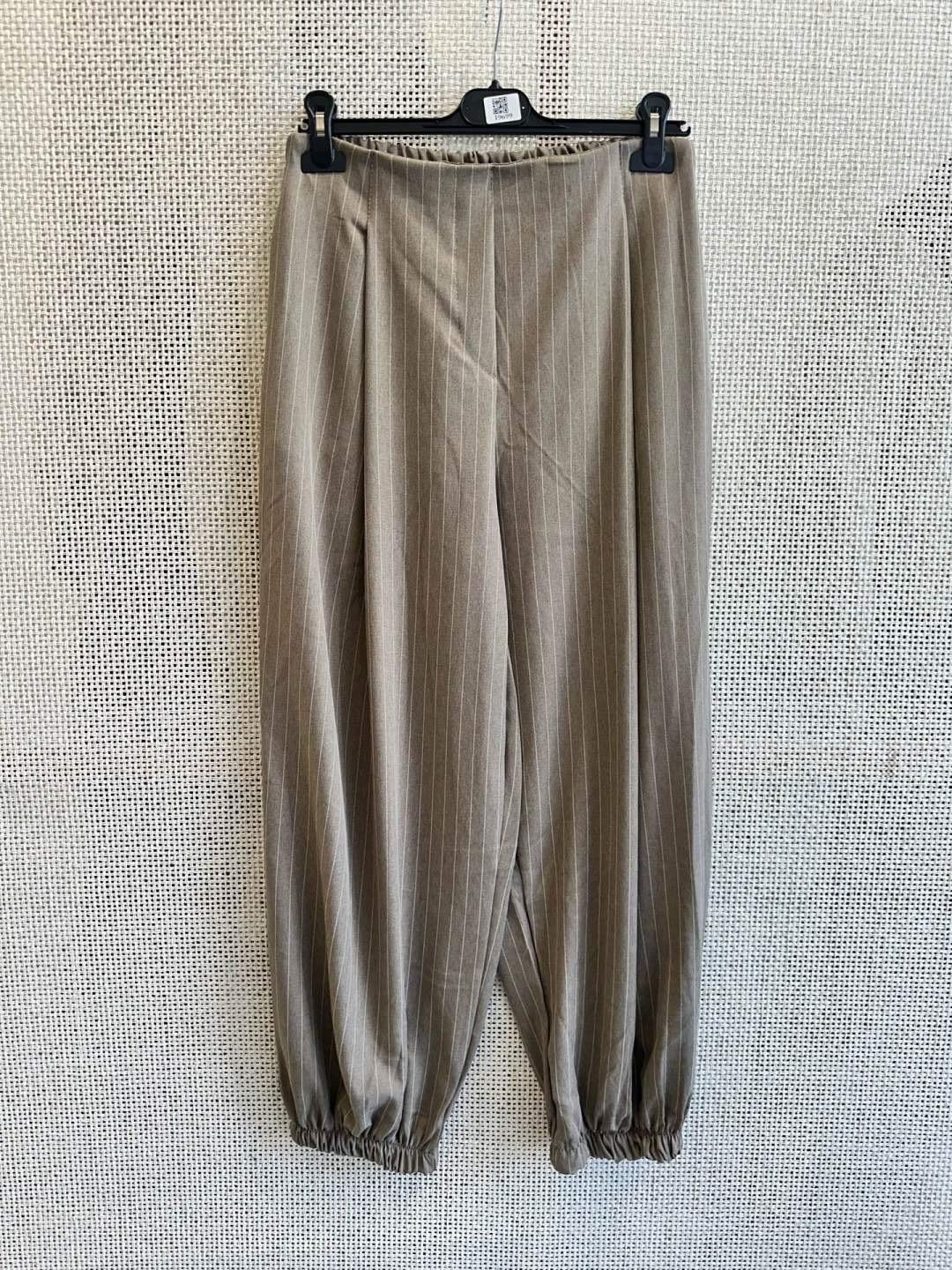 Jogger pinzas con raya diplomática