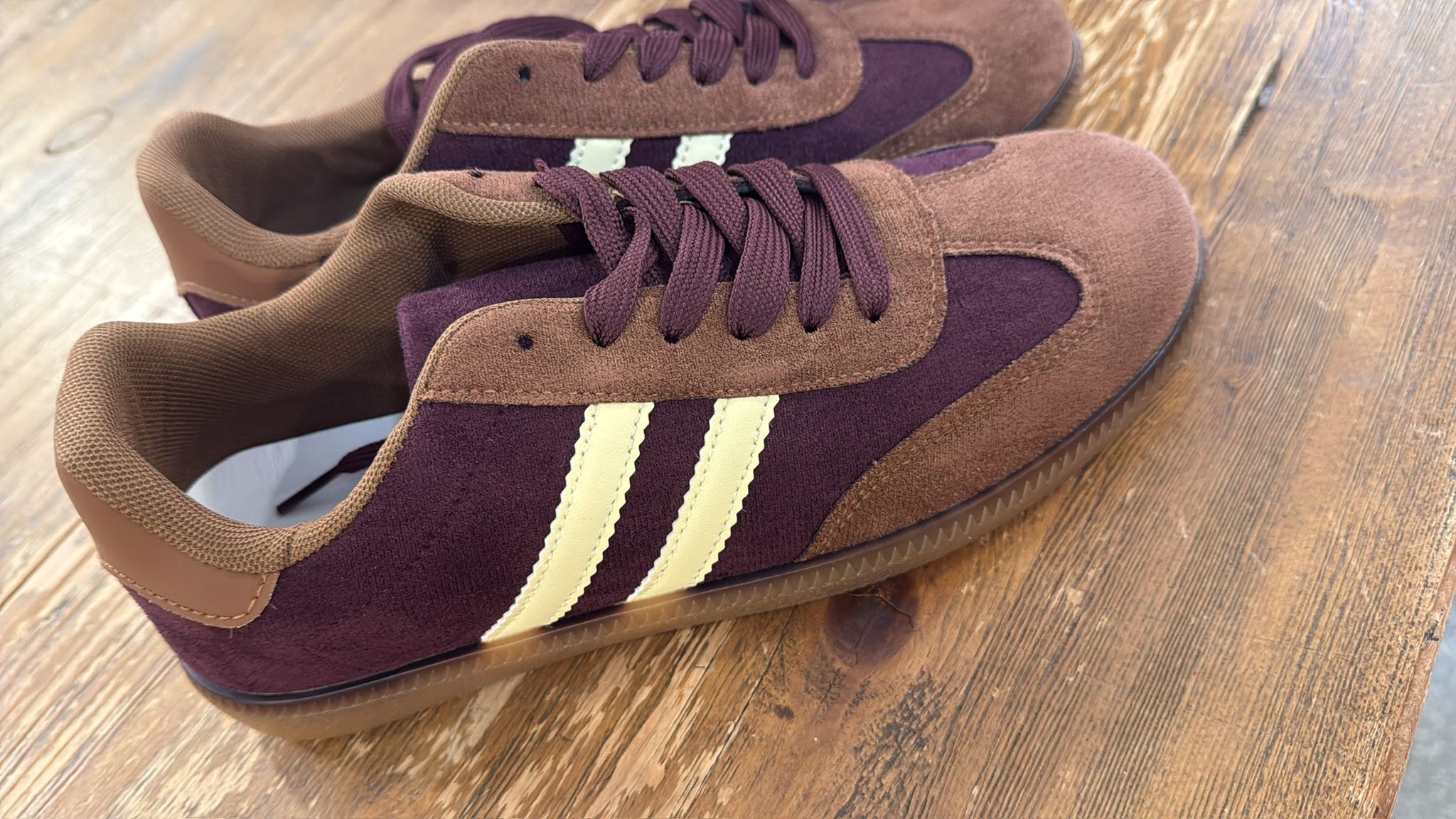 Zapatillas Deportivas Retro - Estilo Vintage con Tres Rayas