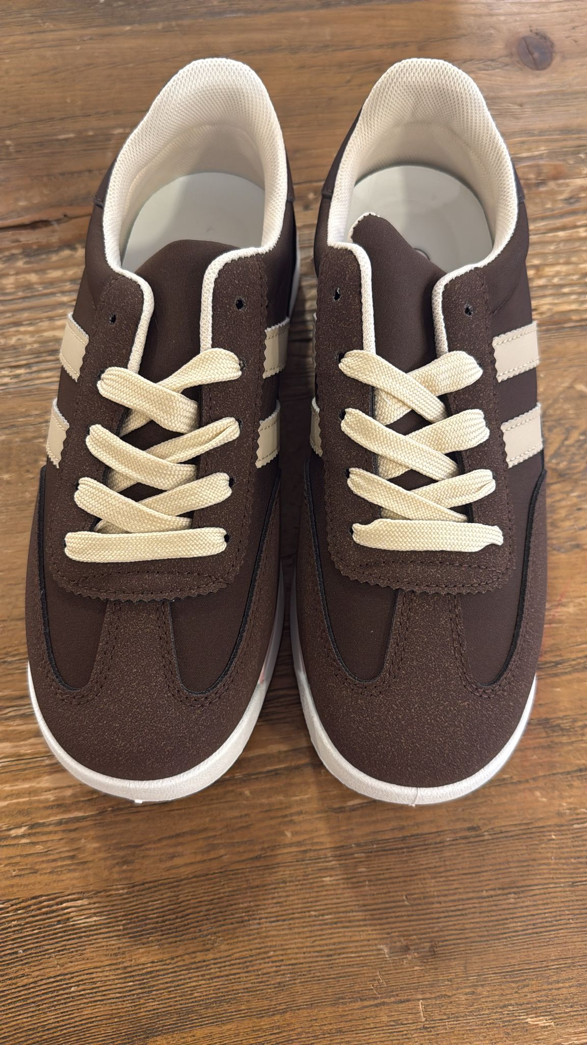 Zapatillas Deportivas Retro - Estilo Vintage con Tres Rayas