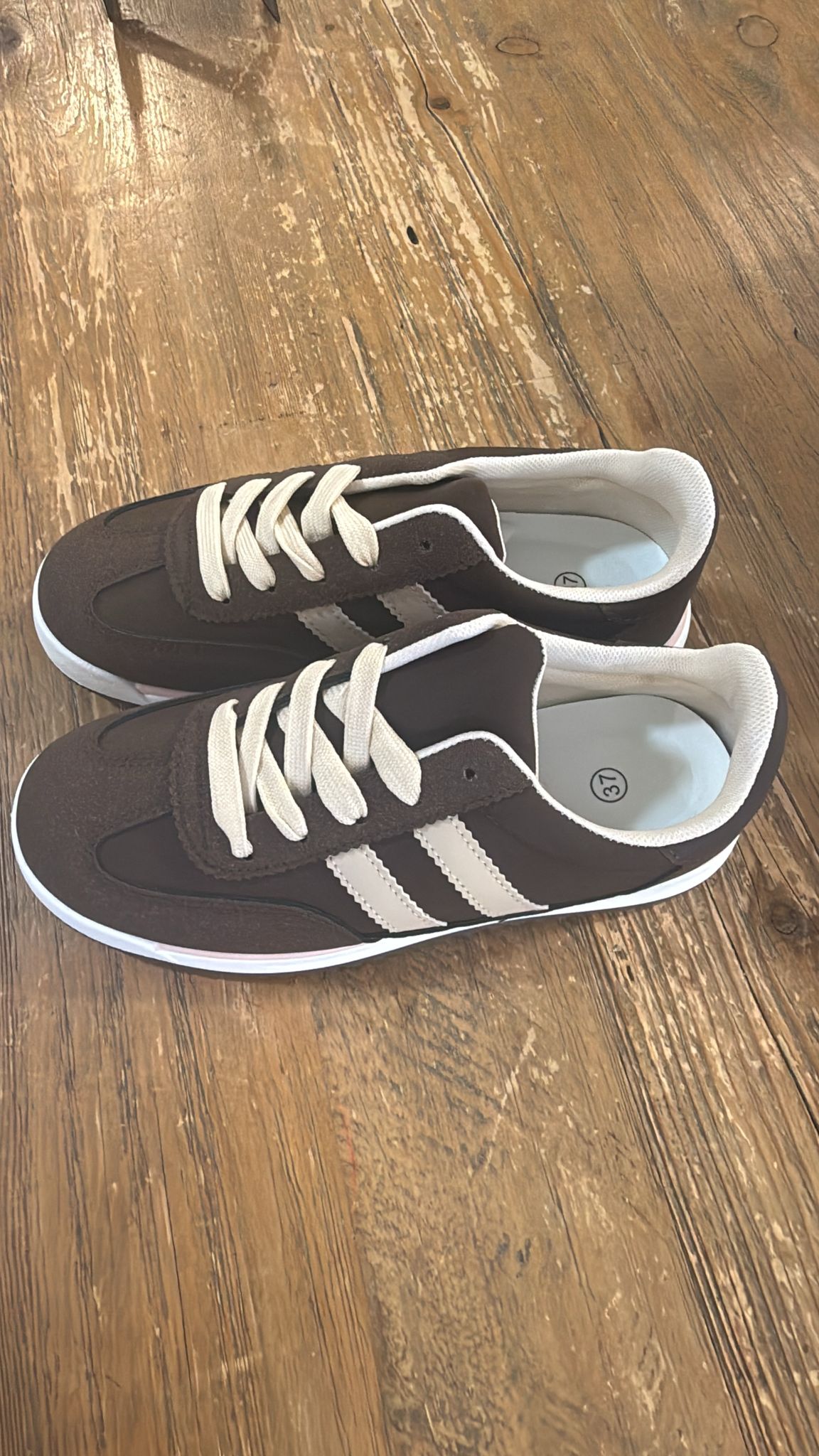 Zapatillas Deportivas Retro - Estilo Vintage con Tres Rayas