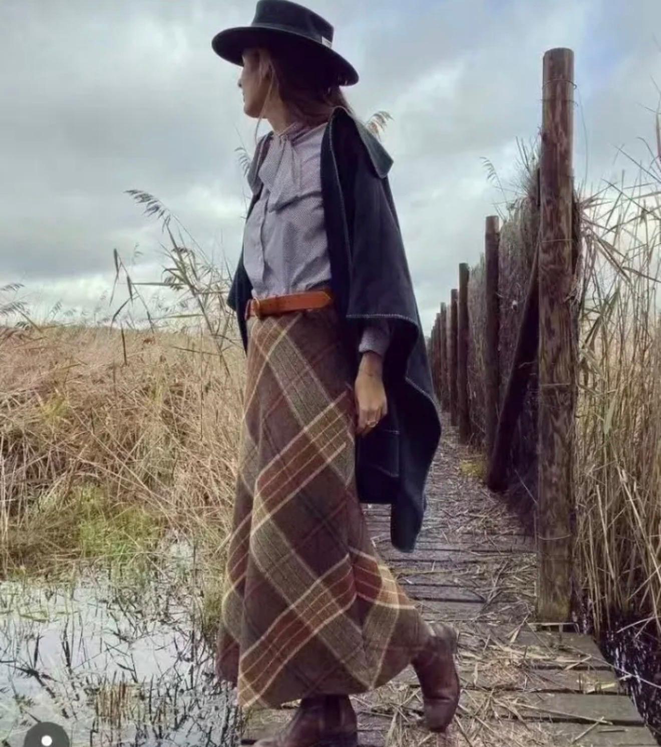 Falda Midi Cuadros Marrón Naranja con Forro y Bolsillos | Dondola