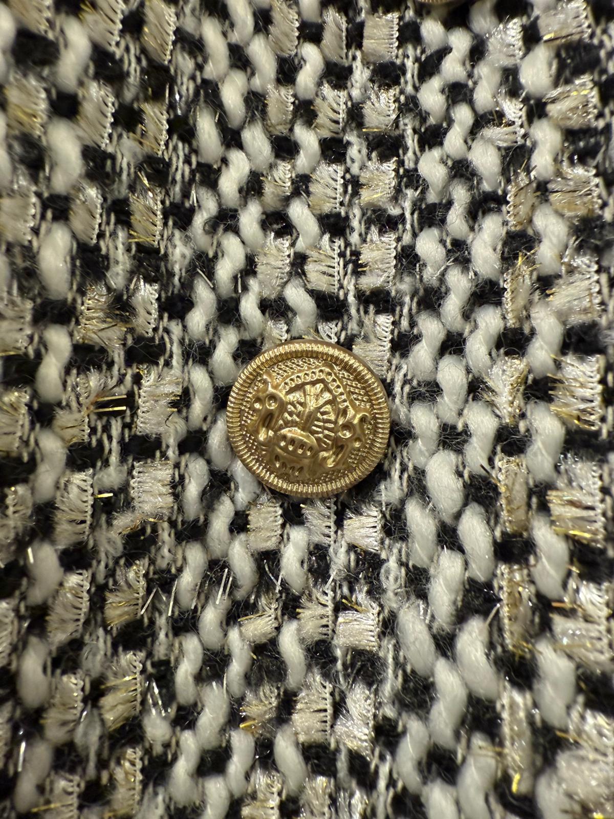 Blazer Tweed con Flecos y Botones Dorados - 100% Poliéster