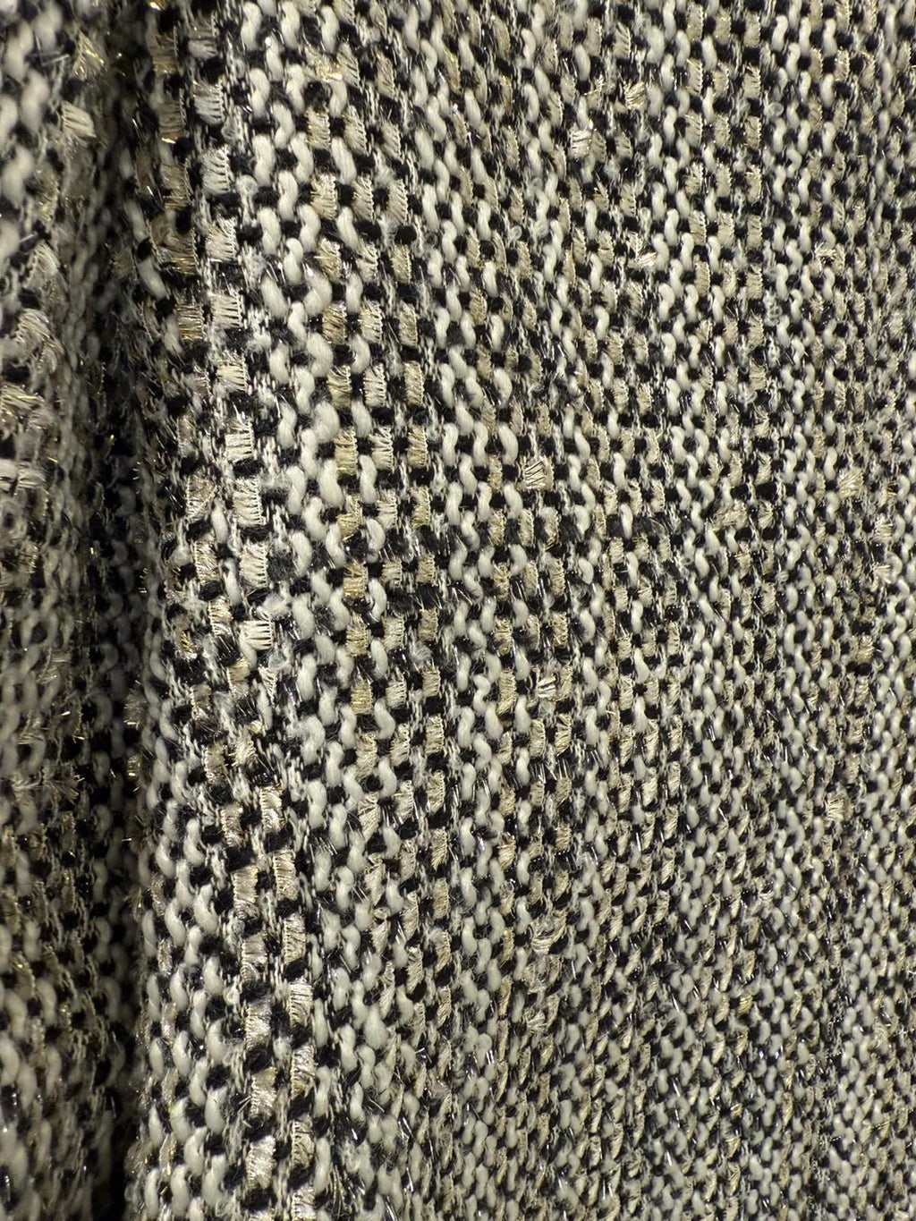 Blazer Tweed con Flecos y Botones Dorados - 100% Poliéster