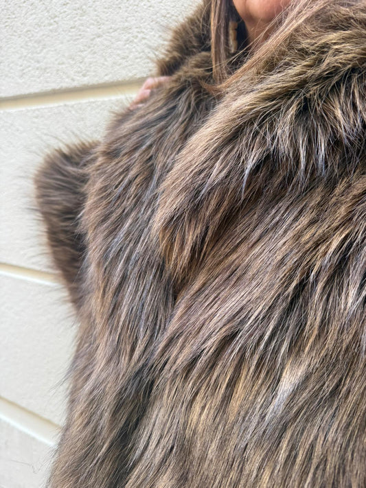 Abrigo Largo Pelo Sintético con Capucha - Imitación Zorro | Dondola