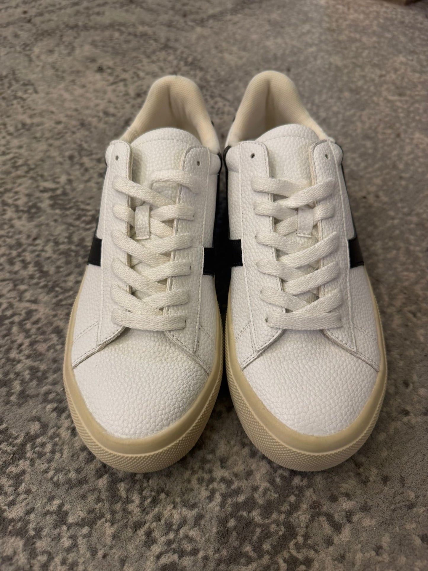 Zapatillas Deportivas Blancas Banda Negra