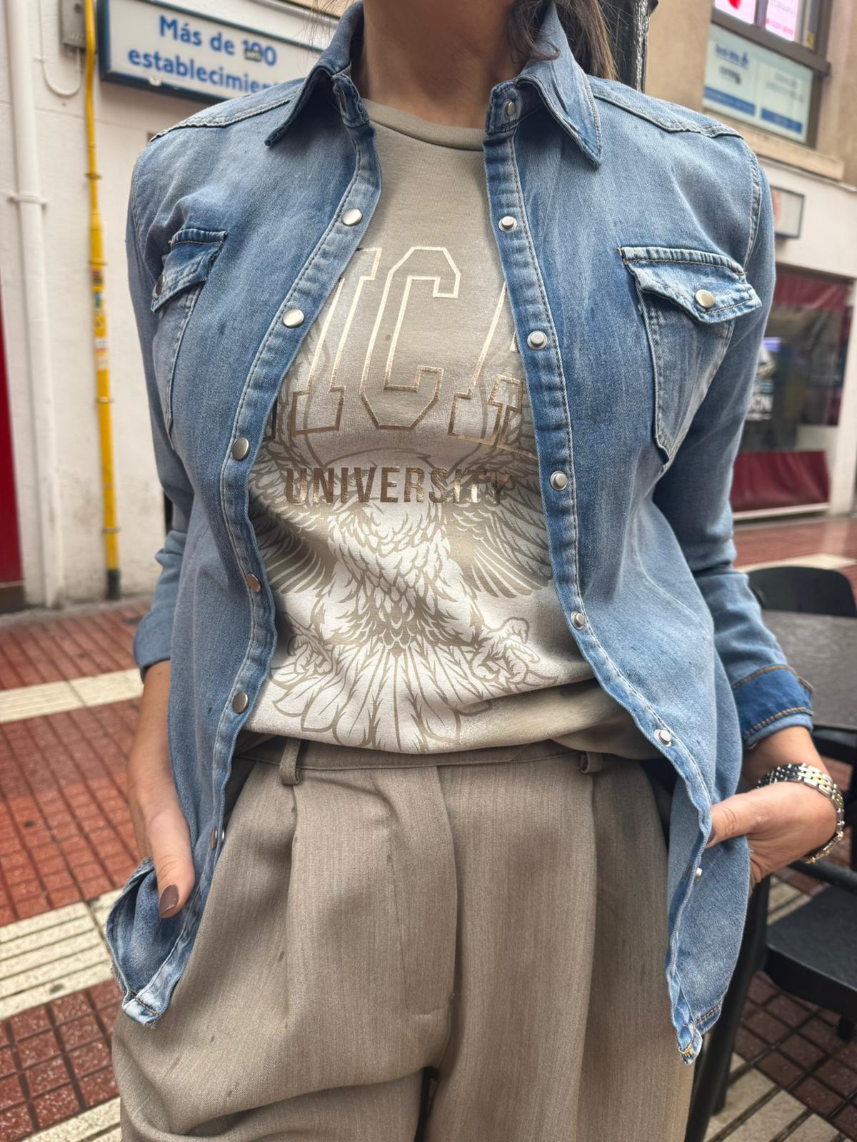 Camisa Vaquera Azul Lavado Efecto Desgastado