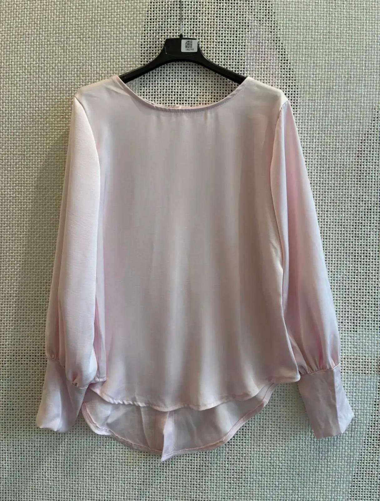 Blusa Satinada Asimétrica con Mangas Abullonadas