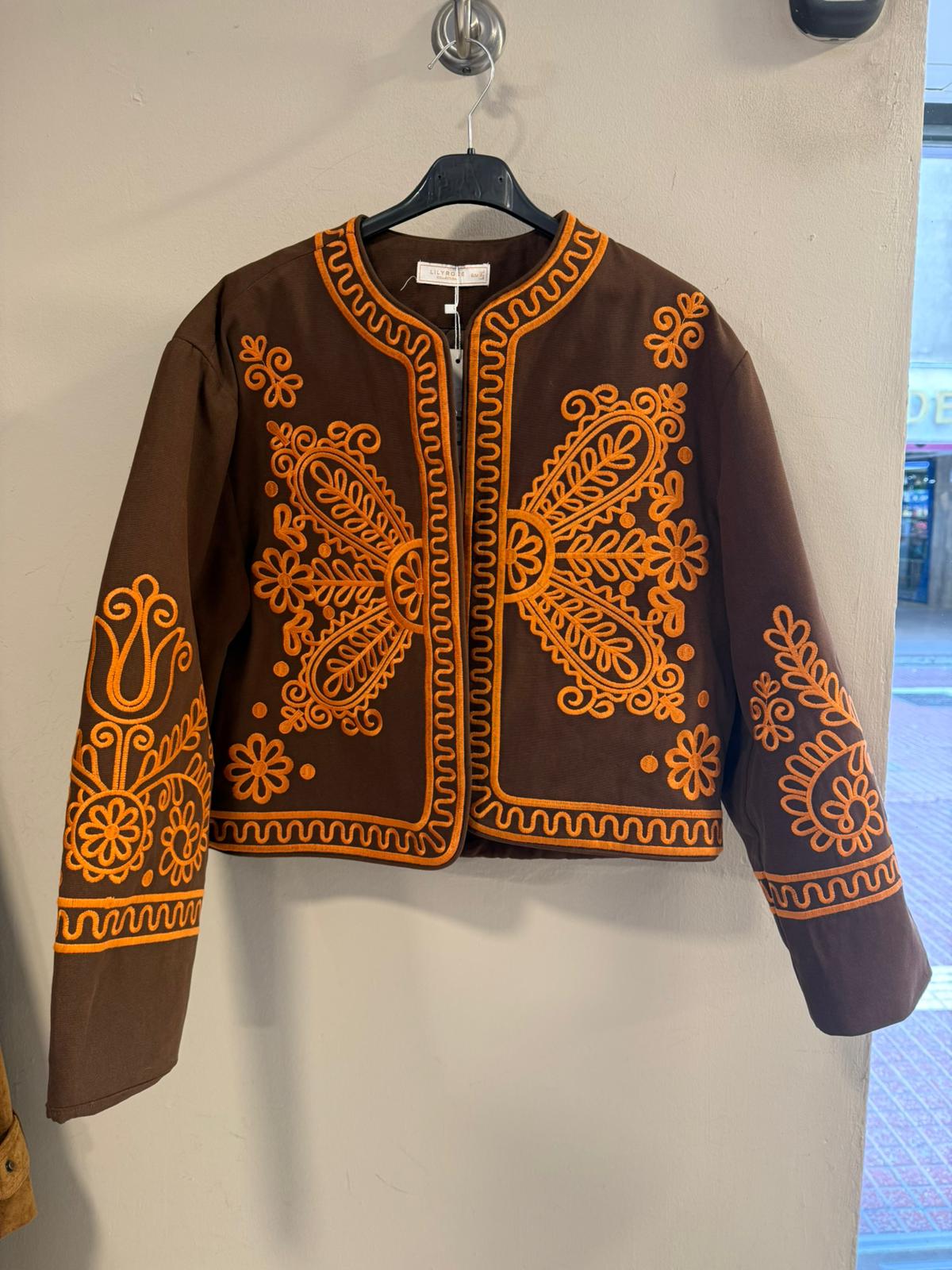 Chaqueta Bordada con Motivos Florales