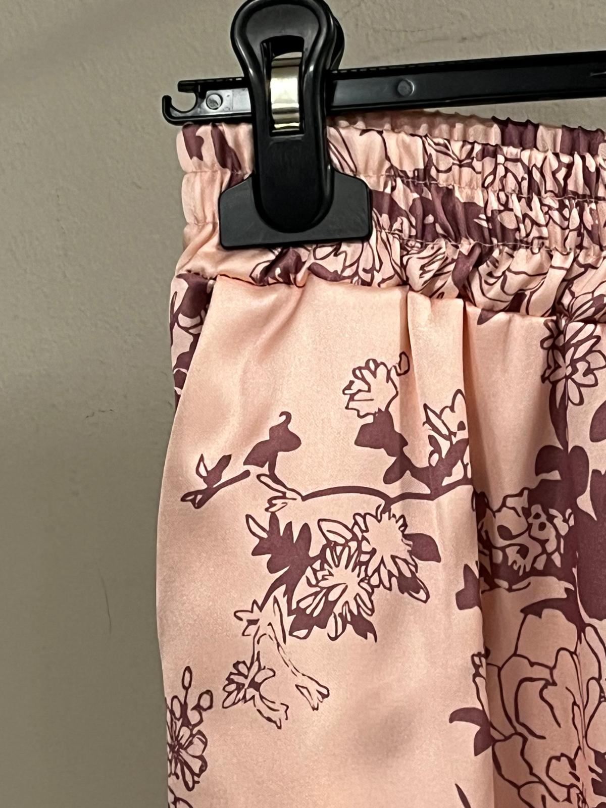 Conjunto de Traje Satinado con Estampado Floral